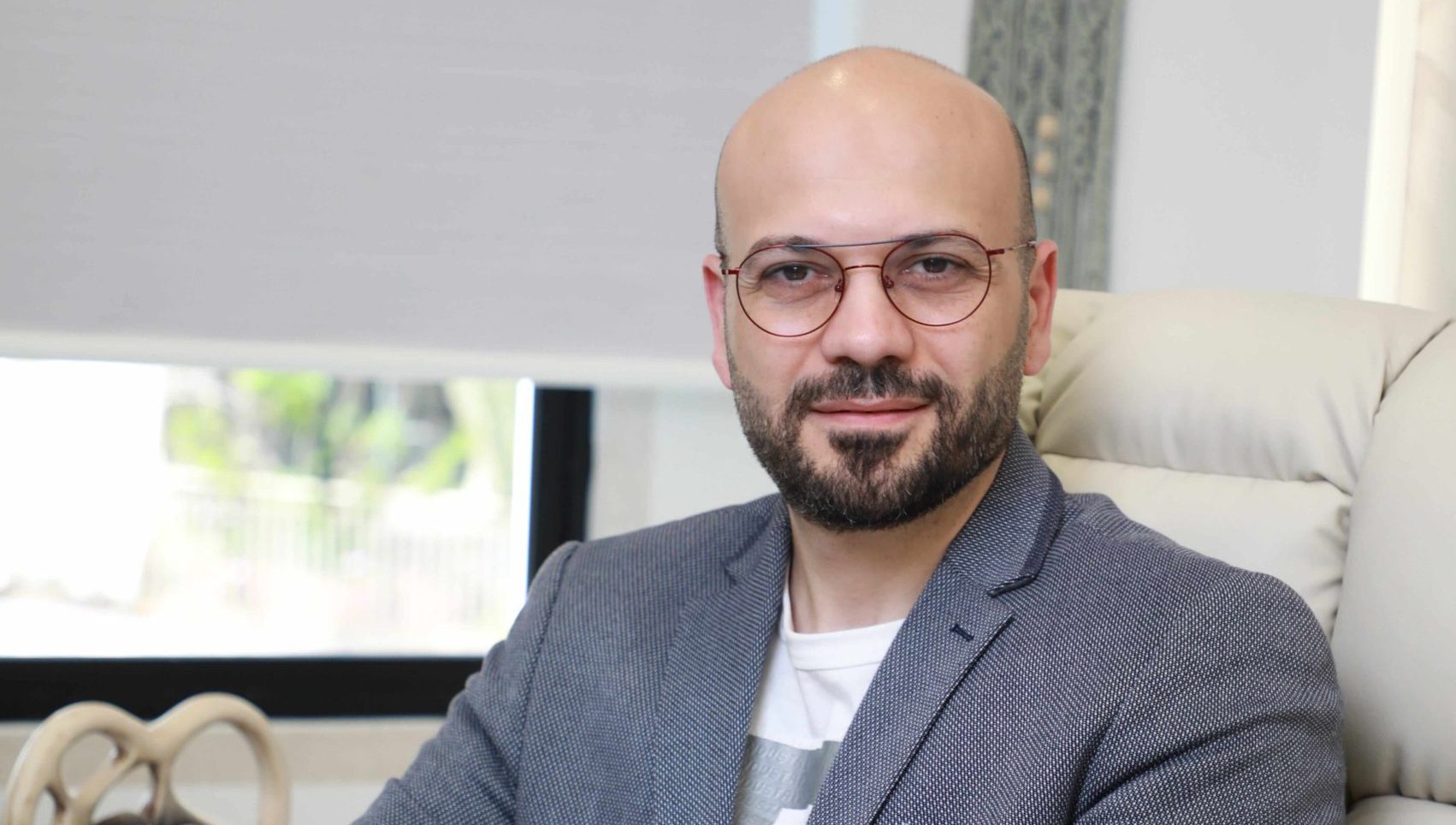 Easy Lift by Dr. Raed Rtail